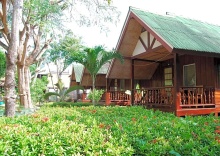 Двухместный номер Standard с видом на сад двуспальная кровать в Rose Garden Samui Bungalow