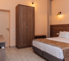 Трёхместный номер Standard с балконом в L-hotel