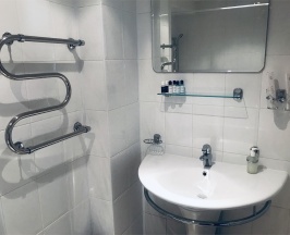 Большой стандарт с 1 двуспальной кроватью (1 этаж) в Vania rooms