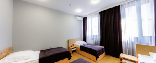 Четырехместный номер без сан узла в AFT Hotel