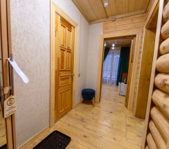 Номер в избе с 3 комнатами с балконом и с красивым видом из окна в Вкс