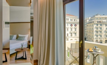 Двухместный номер Premium с видом на море двуспальная кровать в Electra Palace Thessaloniki