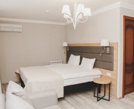 Двухместный номер Comfort с видом на парк двуспальная кровать в Паустовский