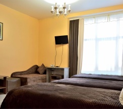 №6. Трехместный номер с дополнительным спальным местом и видом на горы в Прибой