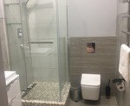 Семейный "Де Люкс" с кроватью размера KING SIZE + комфортабельный евро диван в Меридиан