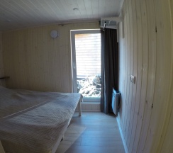 Двухместный коттедж с красивым видом из окна двуспальная кровать в Мой Рай