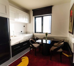 Двухместный клубный люкс с видом на город двуспальная кровать в Mogan hotel