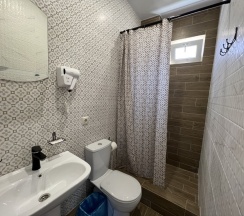 Трёхместный номер Standard с балконом и с видом на город в Morskoy priboy