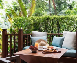 Двухместный полулюкс Avani Terrace двуспальная кровать в Avani Pattaya Resort