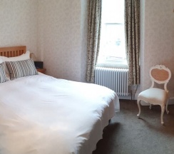 Двухместный номер Standard с видом на горы двуспальная кровать в Strathmore Guesthouse - Adults Only