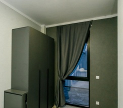 Четырёхместные апартаменты Premium с 3 комнатами с балконом и с видом на горы в Валентина