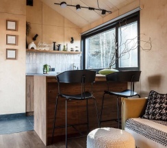 Зелёный дом 2 комнаты с камином и чаном в окружении леса в Timeless