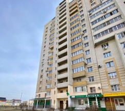 Полулюкс с балконом и с видом на город в Апартаменты Агапкина 4