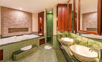 Двухместный семейный люкс Дуплекс двуспальная кровать в Duangjitt Resort & Spa