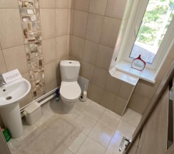 Дом с мангальной зоной в Гостевой дом в лесу у залива