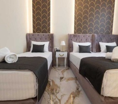 Трёхместный номер Standard в Modern Luxury Hotel