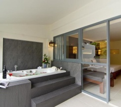 Двухместный номер Deluxe Jacuzzi двуспальная кровать в Sunshine Garden Resort