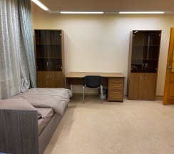 трехместный номер с двухспальной кроватью и односпальной кроватью в Неделина