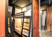 Кровать в общем номере (женский номер) в Sleepcase Hostel