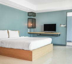 Двухместный номер Deluxe с видом на озеро двуспальная кровать в Nora Lakeview Hotel