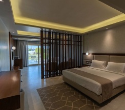 Люкс Posh Club Presidential в Sunrise Crystal Bay Resort