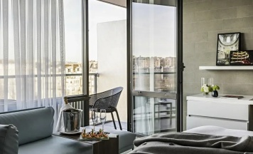 Двухместный номер с видом на Эйфелеву башню Deluxe High Floor с балконом (двуспальная кровать) в Отель Pullman Paris Tour Eiffel