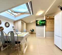 Апартаменты №10 "Люкс" на мансардном этаже в Саквояж