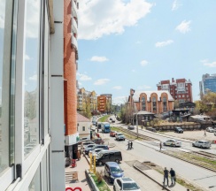 Апартаменты с 2 комнатами с балконом и с видом на город в Квартира Карамель в Центре Города