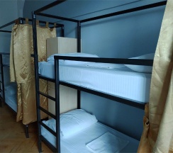 Верхнее место в женском 6-местном номере №412 в Bla Bla Hostel
