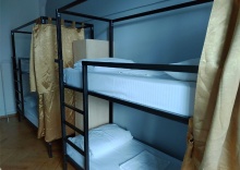 Верхнее место в женском 6-местном номере №412 в Bla Bla Hostel