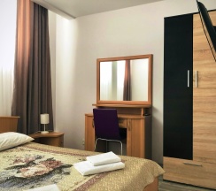 Номер улучшенный с 1 двуспальной кроватью (цокольный этаж) в Kovensky