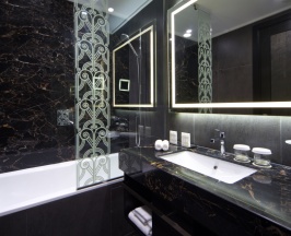Двухместный номер с террасой 2 отдельные кровати в Double Tree by Hilton