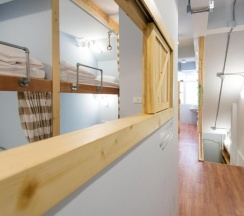 Кровать в общем номере в Barn and Bed Hostel