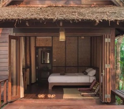 Коттедж с красивым видом из окна в Azalea Village Wellness Resort