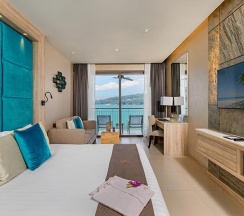 Двухместный номер Deluxe с видом на море двуспальная кровать в Cape Sienna Gourmet Hotel & Villas