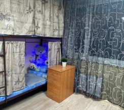 Кровать в общем номере в Радуга