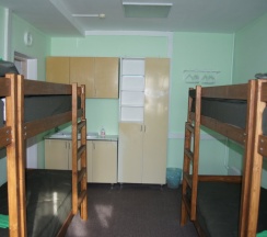 Кровать в общем номере в Фикус