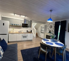 Гостевой дом "Ягодное лукошко"  4-х местный "Черничный" в Удивительная деревня Мандроги