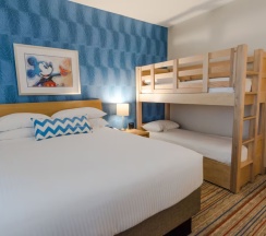 Четырёхместный номер корпус 2 Deluxe в Howard Johnson by Wyndham Anaheim Hotel and Water Playground