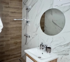 Двухместный номер Superior с балконом и с красивым видом из окна двуспальная кровать в Тропики