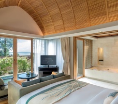 Двухместная вилла c 1 комнатой oceanfront двуспальная кровать в Renaissance Phuket Resort & Spa