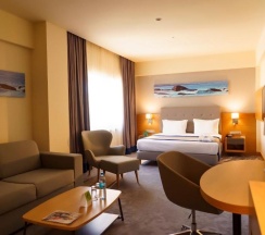 Двухместный номер Executive рядом с пляжем двуспальная кровать в Holiday Inn Aktau-Seaside