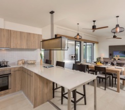 Private Pool Villa с 4 комнатами с частичным видом на море в Вилла Casabay Luxury Pool