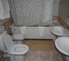 Двухместный номер Superior с балконом и с красивым видом из окна (2 отдельные кровати) в Ростоши