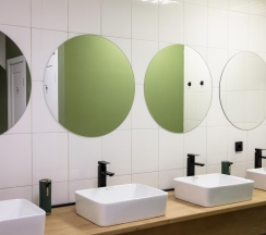 Кровать в 4-местном общем мужском номере в Pillow Hostel