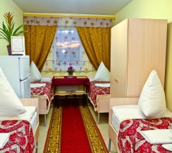 Номер стандарт с 4 односпальными кроватями в Home Hotel