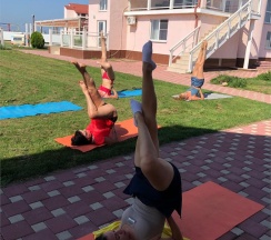 Полулюкс на двоих гостей с террасой и видом на озеро (корпус К) в Оптимист