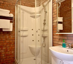 Апартаменты/Семейный трёхкомнатный номер с большими двуспальными кроватями в Морской