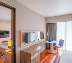 Двухместный люкс c 1 комнатой двуспальная кровать в Holiday Inn Express Phuket Patong Beach Central by IHG