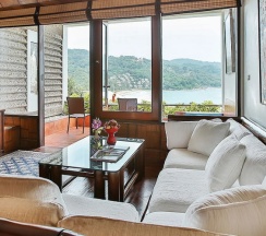 Двухместный люкс Beach Wing двуспальная кровать в Mom Tri's Villa Royale